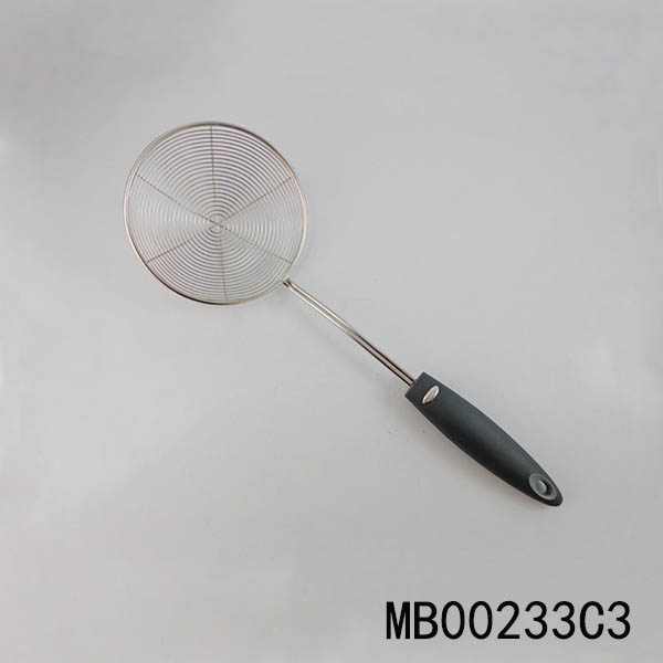 MB00233C3 12Cm S/S Strainer In Plastic Handle