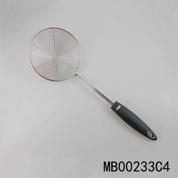 MB00233C4 14Cm S/S Strainer In Plastic Handle