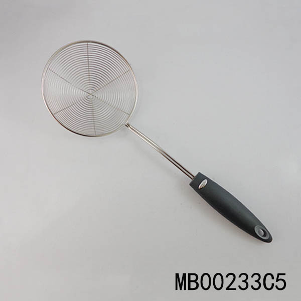 MB00233C5 16Cm S/S Strainer In Plastic Handle