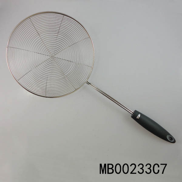 MB00233C7 20Cm S/S Strainer In Plastic Handle
