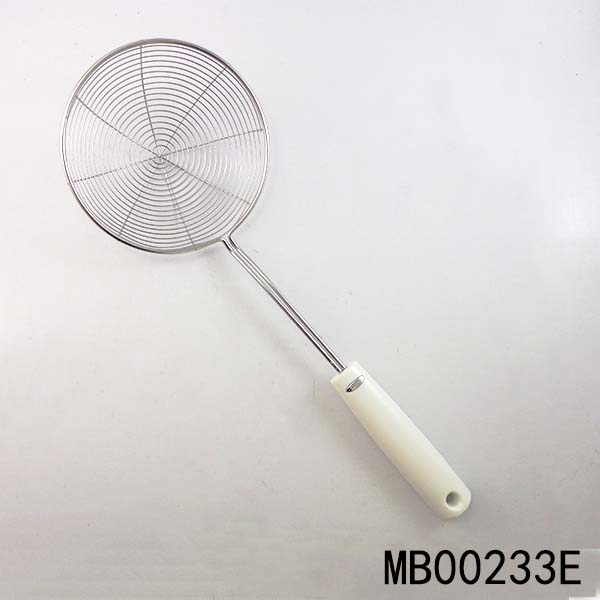 MB00233E 13Cm S/S Strainer In Abs Handle