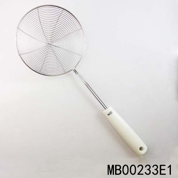 MB00233E1 15Cm S/S Strainer In Abs Handle