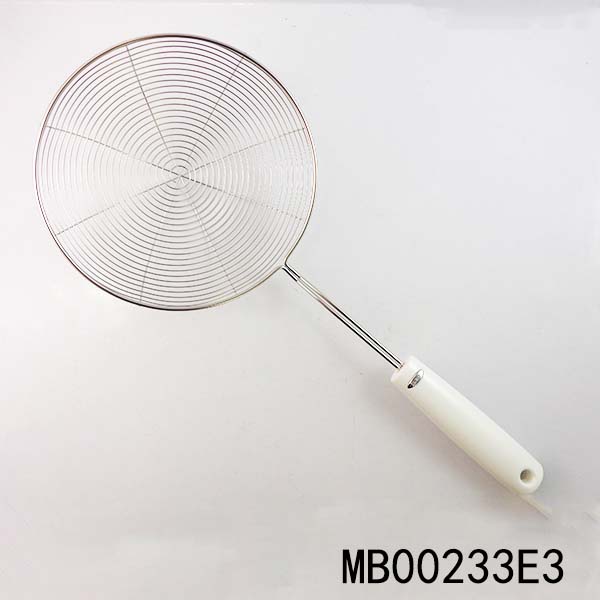 MB00233E3 17Cm S/S Strainer In Abs Handle
