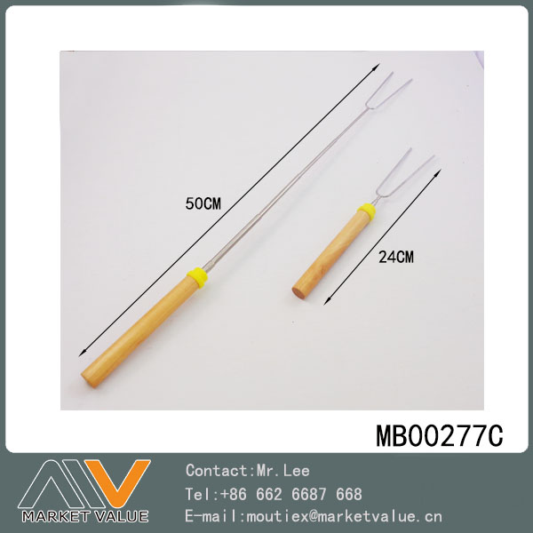 MB00277C Extendable Bbq Fork With Wooden Handle