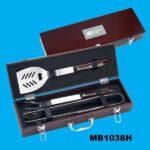 3Pcs Bbq Set W/ Colour Wooden Handle In Wooden Case