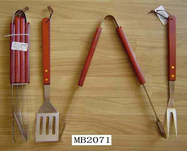 MB2071 3Pc Wood Handle Bbq Tools Wheel Card