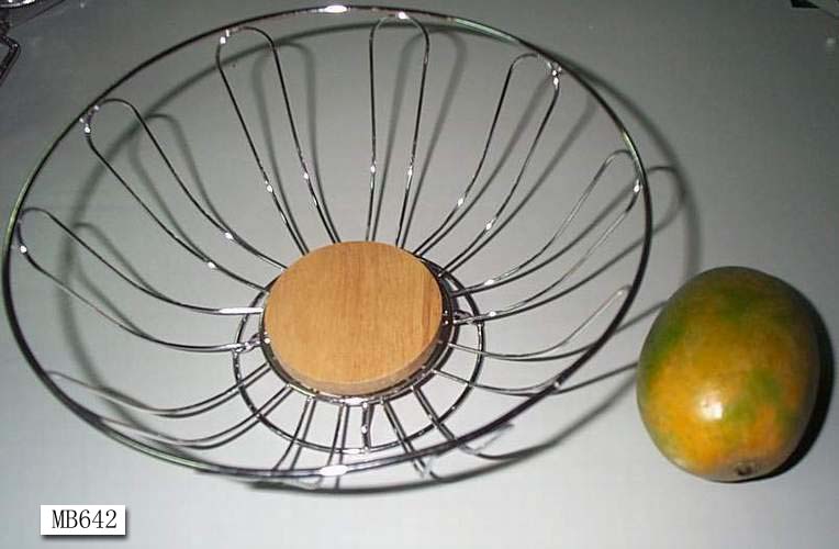 MB642 Round Fruit Basket W/Wooden Bottom