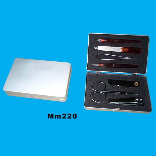 MM220 Manicure Set In Box