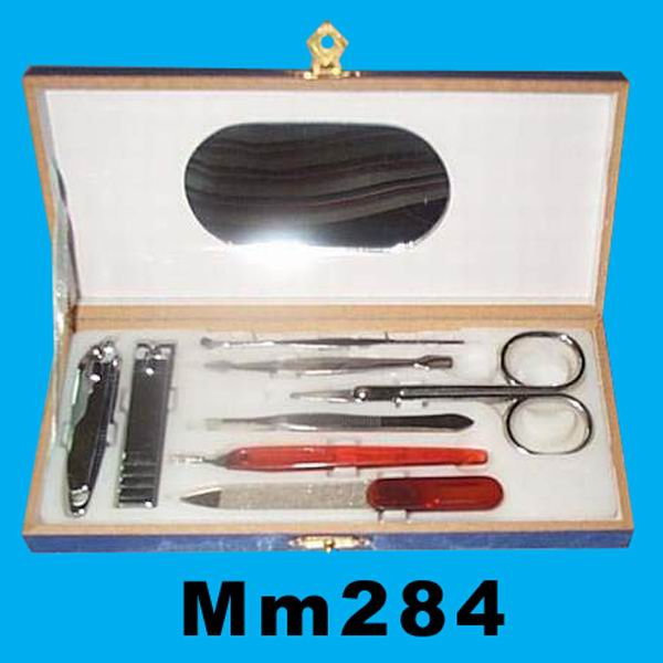 MM284 8Pcs Manicure Set In Wooden Box