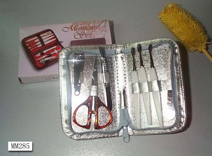 MM285 Manicure Set In Box