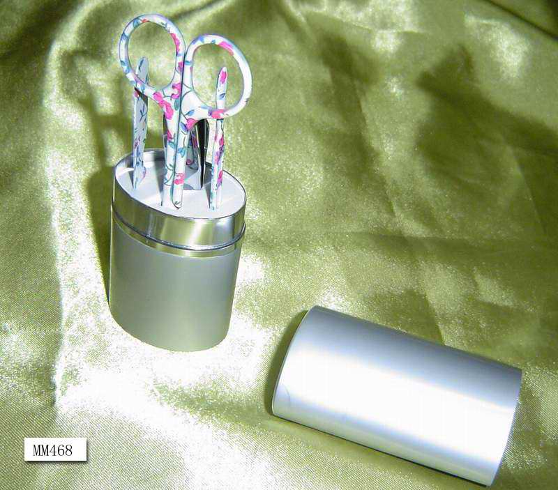 MM468 Manicure Set In Box