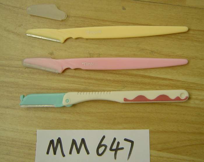 MM647 Beauty Eyelash Knife