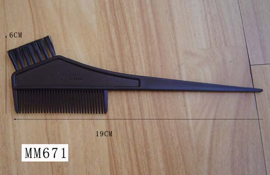 MM671 Plastic Comb W/Brush (19X6Cm)