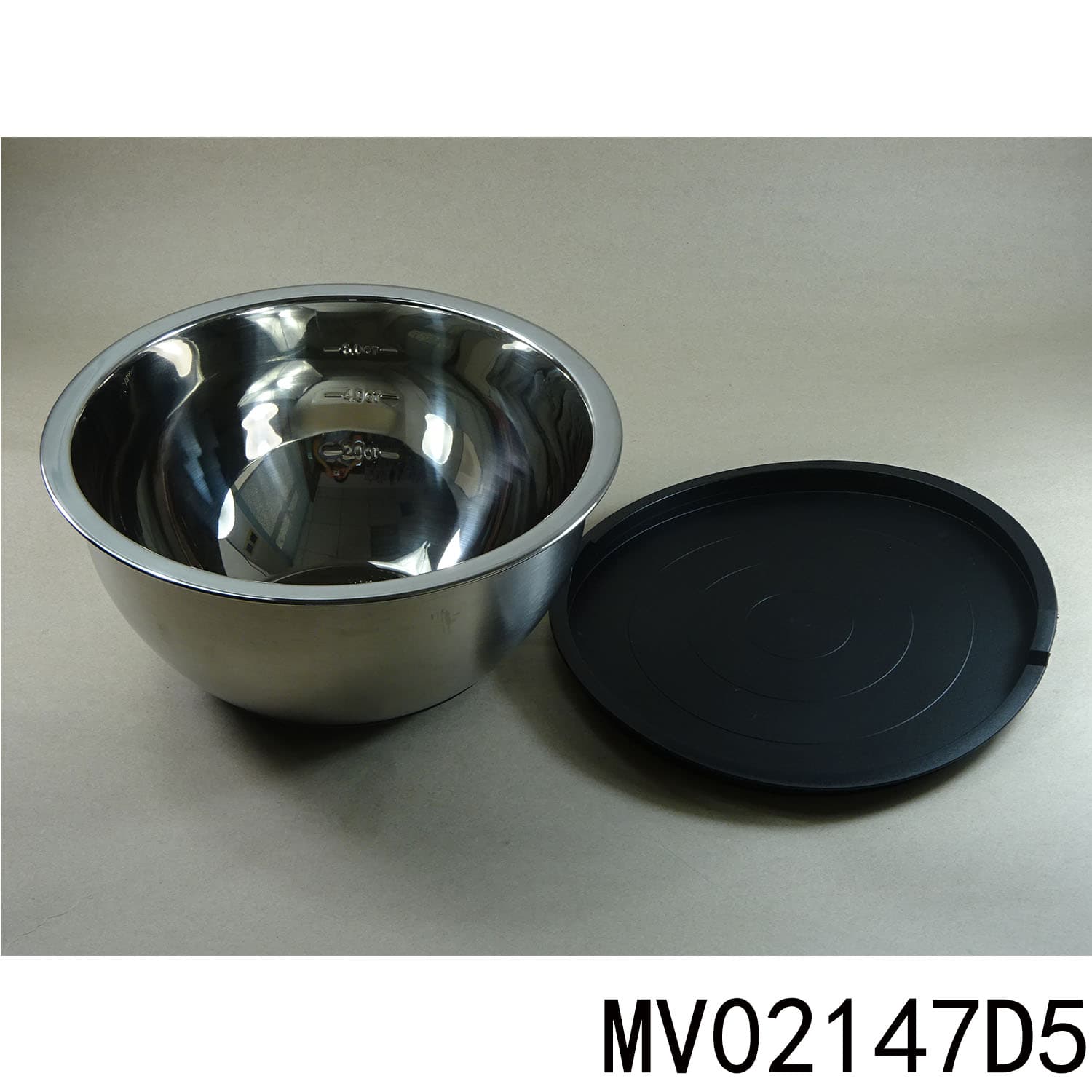 MV02147D5 31.3X31.3Cm S.S.Salad Bowl With Plastic Cover
