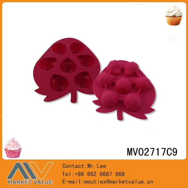 A Set With 7Pcs Strawberry Shape Silicone Cake Mold