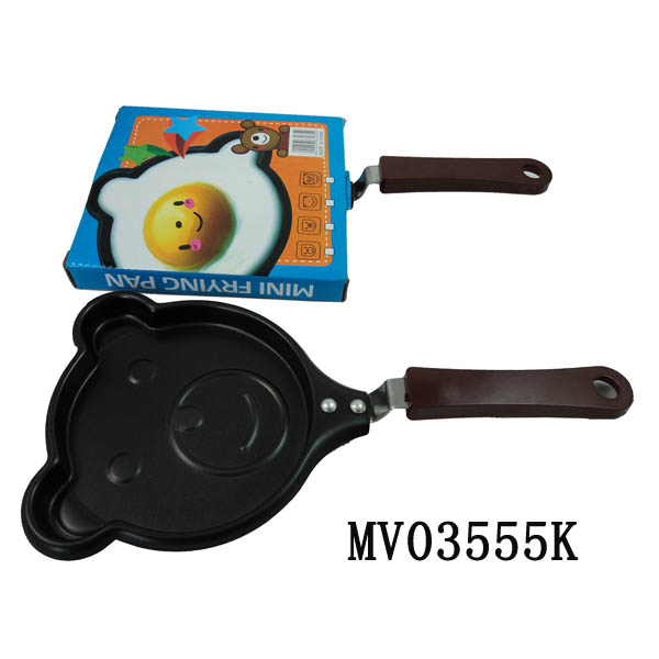 MV03555K Bear Shaped Omelette Pan In Color Box