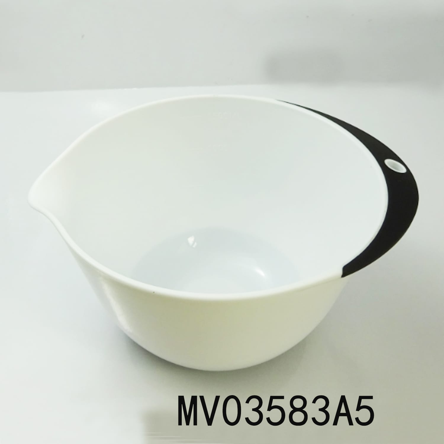 MV03583A5 (1500Ml)Pp+Tpr Handle Small Salad Bowl