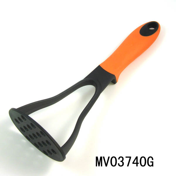 MV03740G Nylon Potato Press Kitchen Tools With Rubber Handle
