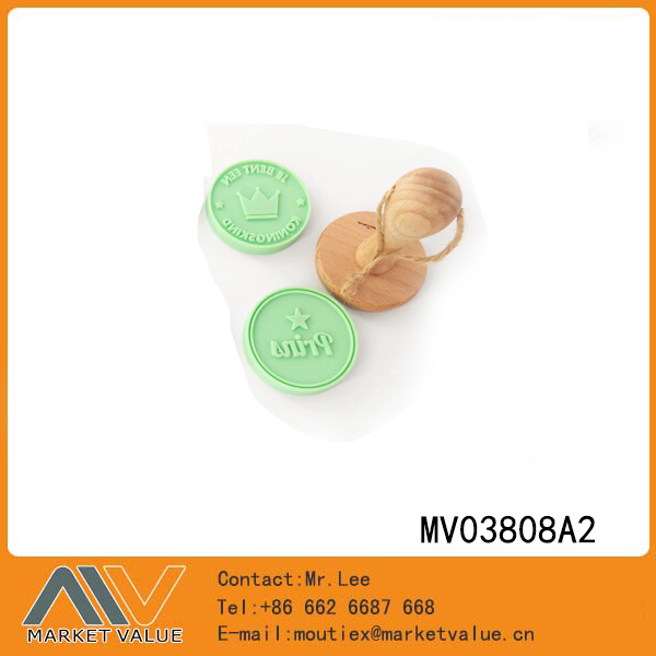 MV03808A2 Sets Of 2Pcs Cookie Mold With Oaken Handle In Pvc Box