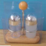 2Pcs Plastic Salt & Pepper W/ Stand