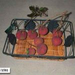 Wire Fruit Basket W/Intertexture Bottom