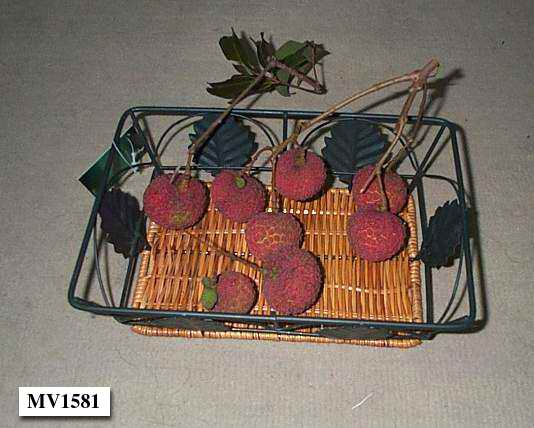MV1581 Wire Fruit Basket W/Intertexture Bottom