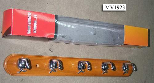 MV1923 Wooden Hanger W/5Hooks