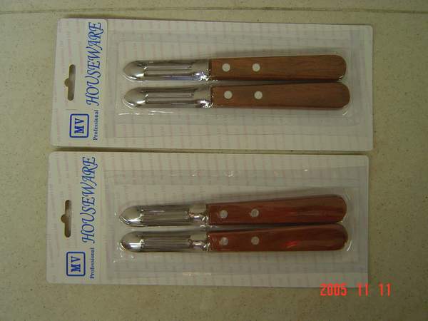 MV2884 Set Of 2 Peeler Wooden Handle