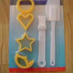 4Pcs Plastic Cookie Mould & Food Brush & Spatula Knife