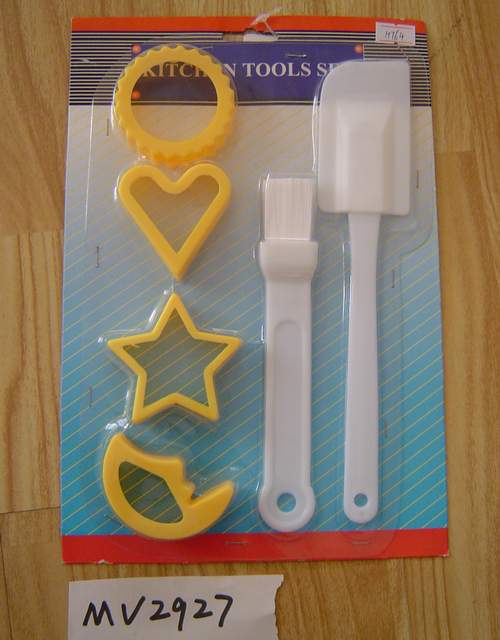 MV2927 4Pcs Plastic Cookie Mould & Food Brush & Spatula Knife