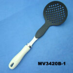 Niloon    Skimmer   With  Plastic  Handle