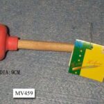Qu-103 W.C Pump W/24Cm Wooden Handle