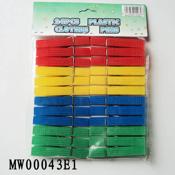 24Pcs Plastic Clothes Pegs W/Pe Shrink