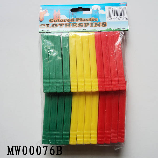 24Pcs Plastic Clothes Pegs W/Pe Shrink