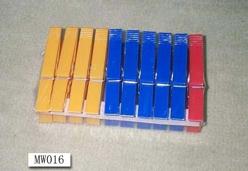 MW016 24Pc Plastic Pegs In Poly Bag W/Header