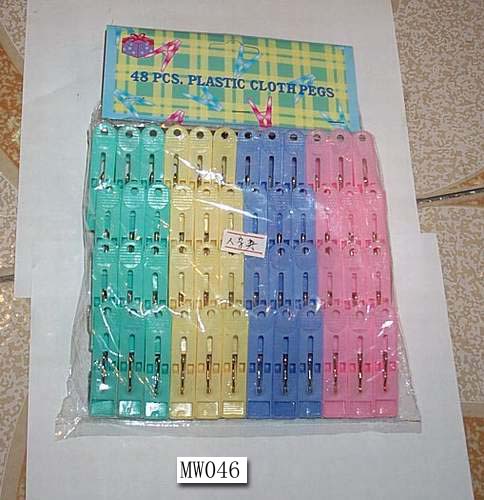 MW046 48Pcs Plasitc Clothes Pegs In Pvc Bag W/Hang Card