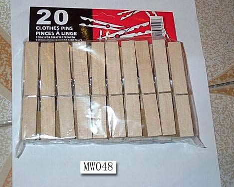 20Pcs Wooden Clothes Pegs In Pvc Bag W/Hang Card