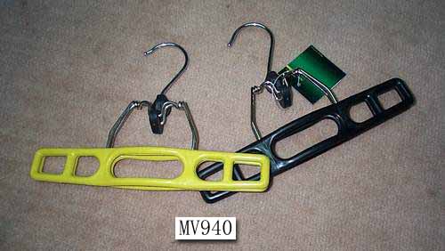 MW143 Skirt Hanger